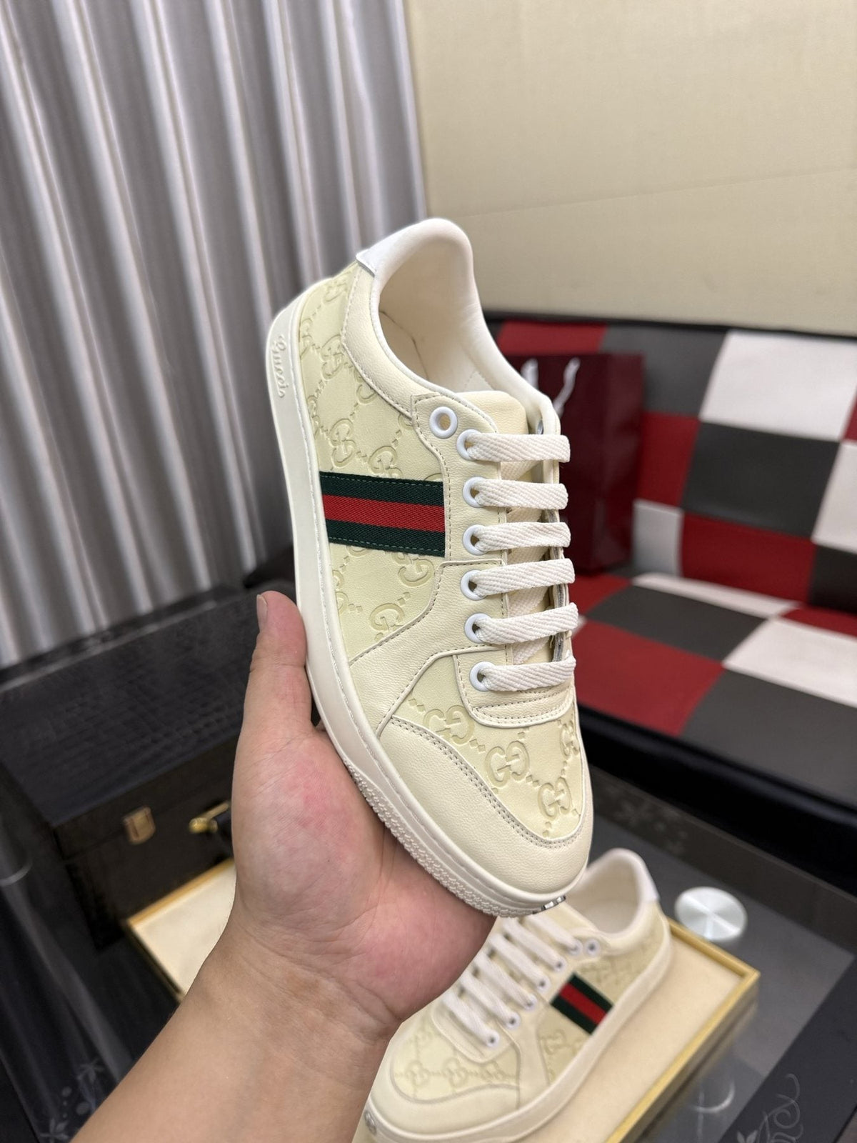 Gucci Patterned Low-Top Sneakers with Stripes